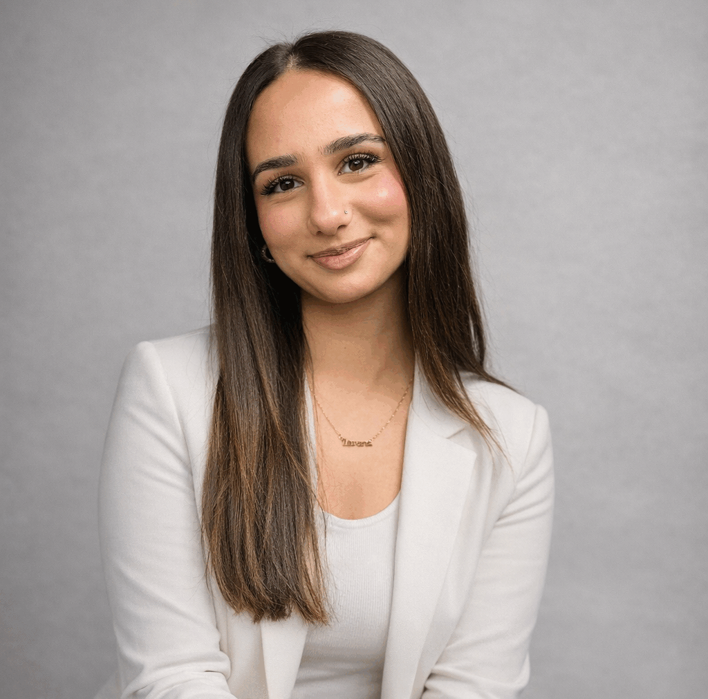 Liwana Haji  FriseurTeam Feldstraße Simplie Extensions Haarverlängerung Blondexpert Simplie Friseur Haarverdichtung Haarverlängerung Calligraphy Cut